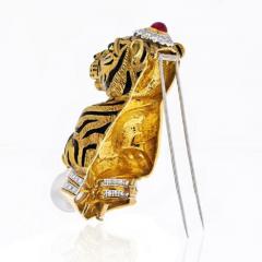 David Webb PLATINUM 18K YELLOW GOLD BLACK STRIPED TIGER WITH EMERALD RUBY PEARL BROOCH - 1828588