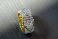 David Webb PLATINUM 18K YELLOW GOLD WHITE ENAMEL SHIELD DIAMOND CLIPS CUFF BRACELET - 3101361