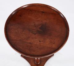Dish Top Triangular Base Stand - 4600513