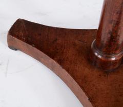 Dish Top Triangular Base Stand - 4600515
