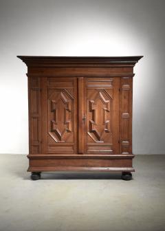 Dutch Renaissance oak cabinet 17th Century - 1490811