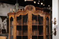 Dutch Rococo Revival 1890s Bomb Vitrine Display Cabinet with Carved Medallion - 3491331