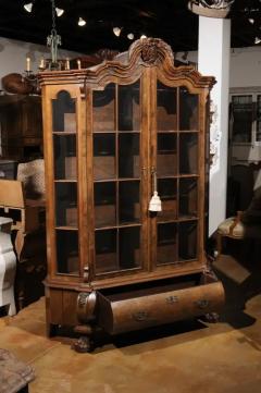 Dutch Rococo Revival 1890s Bomb Vitrine Display Cabinet with Carved Medallion - 3491474