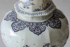 EARLY 18TH CENTURY NEVERS OCTAGONAL LIDDED VASE - 4359410