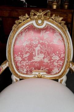 ELEGANT GILDED AND WHITE PAINTED UPHOLSTERED ITALIAN LOUIS XVI STYLE ARMCHAIR - 3219759
