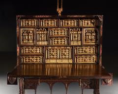 EXCEPTIONAL EARLY 17TH CENTURY SPANISH WALNUT VARGUENO DESK ON STAND - 2532373