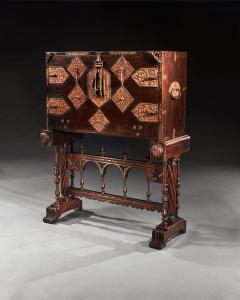 EXCEPTIONAL EARLY 17TH CENTURY SPANISH WALNUT VARGUENO DESK ON STAND - 2532378