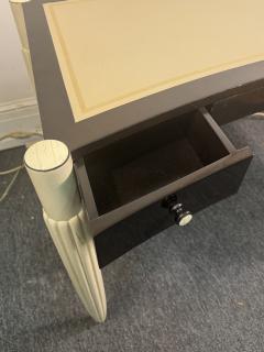 EXCEPTIONAL STYLE ART DECO REVIVAL CREAM AND BLACK LACQUER DESK VANITY - 4105046