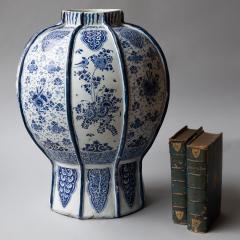 EXCEPTIONALLY LARGE 18th CENTURY DELFT VASE - 1834792