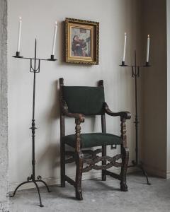 Early 17th Century Carved and Gilt Spanish Chair - 3291497