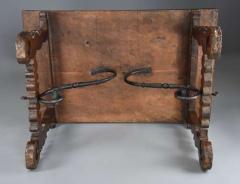 Early 17th century walnut Spanish table with good original patina - 4806108