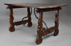 Early 17th century walnut Spanish table with good original patina - 4806112