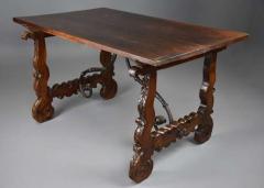 Early 17th century walnut Spanish table with good original patina - 4806113