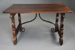 Early 17th century walnut Spanish table with good original patina - 4806115
