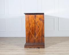 Early 18th Century Emilian Walnut Chest of Drawers with Fruitwood Inlay - 4367847