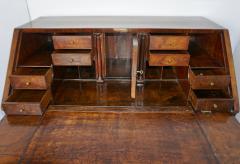 Early 18th Century English Walnut Veneered Stepped Interior Georgian Bureau Desk - 2057735