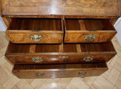 Early 18th Century English Walnut Veneered Stepped Interior Georgian Bureau Desk - 2057737