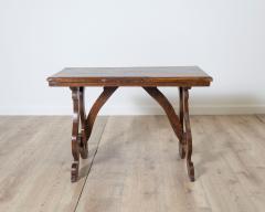 Early 18th Century Petite Tuscan Fratino Table in Solid Walnut - 4205565