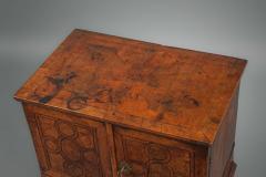Early 18th Century Walnut Table Cabinet - 873644