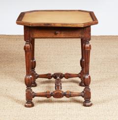 Early 18th c Italian Baroque Walnut Octagonal Table - 3926810