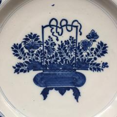 Early 18th century Dutch Delft plate with flower basket design - 4813298