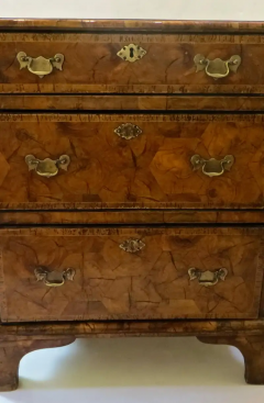 Early 18th century Highly Figured Oyster Veneer 3 Drawer Chest - 3071299