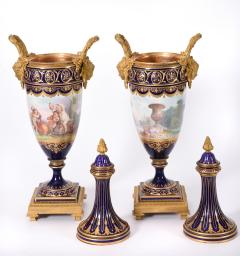 Early 19th Century Matching Pair of Bronze Mounted Porcelain Urns - 801847