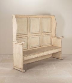 Early 19th Century Provincial Later Painted Pine and Elm Settle - 4240786