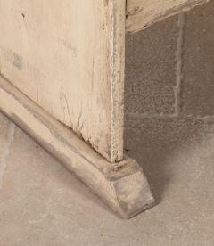 Early 19th Century Provincial Later Painted Pine and Elm Settle - 4240790