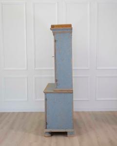 Early 19th Century Rococo Cabinet with Reeded Top Doors - 4743906