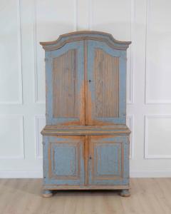 Early 19th Century Rococo Cabinet with Reeded Top Doors - 4743963