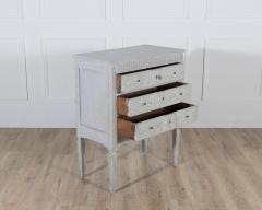 Early 20th Century French Chest of Drawers with Exceptional Craftsmanship - 4375350