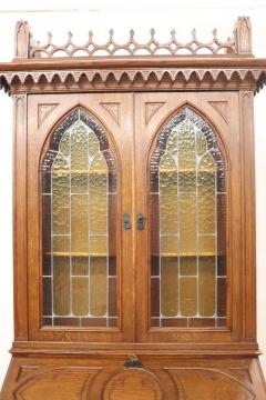 Early 20th Century Italian Gothic Style Solid Oak Wood Cabinet - 3004731