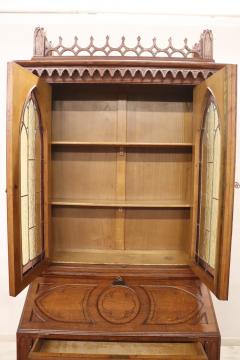 Early 20th Century Italian Gothic Style Solid Oak Wood Cabinet - 3004734