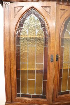 Early 20th Century Italian Gothic Style Solid Oak Wood Cabinet - 3004737