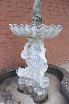 Early 20th Century Italian Rare Neoclassical Garden Large Fountain with Statue - 3214029