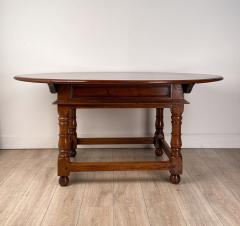 Early Baroque Italian Walnut Oval Center Table circa 1680 - 2760900