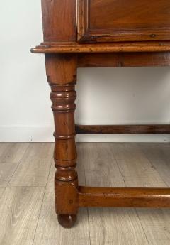 Early Baroque Italian Walnut Oval Center Table circa 1680 - 2760906