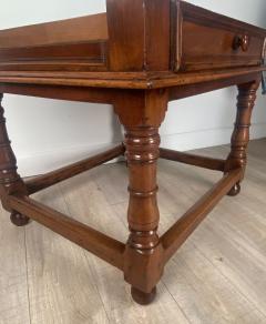 Early Baroque Italian Walnut Oval Center Table circa 1680 - 2760907