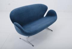 Eero Saarinen Arne Jacobsen Swan Sofa by Fritz Hansen - 1553815