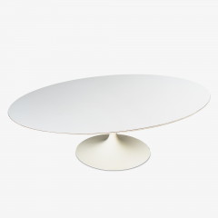 Eero Saarinen Early Eero Saarinen for Knoll Oval Pedestal Tulip Coffee Table in White Laminate - 3829355