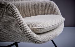 Eero Saarinen Newly upholstered Set of Eero Saarinen Womb Chair and Ottoman or Stool for Knoll - 3092596