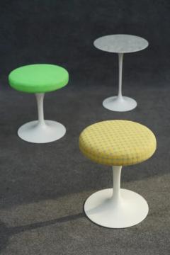 Eero Saarinen Pair of Mixed Upholstery Eero Saarinen Tulip Swivel Stools by Knoll Studio - 3781276