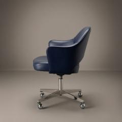 Eero Saarinen Saarinen Executive Arm Chair in Blue Leather on Stainless Steel Base by Knoll - 4504734