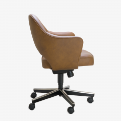 Eero Saarinen Saarinen Executive Arm Chair in Leather Swivel Base - 610599