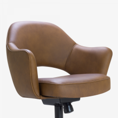 Eero Saarinen Saarinen Executive Arm Chair in Leather Swivel Base - 610602