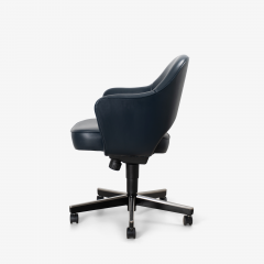 Eero Saarinen Saarinen Executive Arm Chair in Leather by Eero Saarinen for Knoll Swivel Base - 2585975