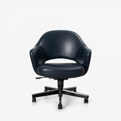 Eero Saarinen Saarinen Executive Arm Chair in Leather by Eero Saarinen for Knoll Swivel Base - 2585978