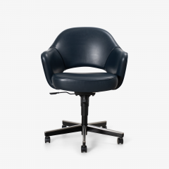 Eero Saarinen Saarinen Executive Arm Chair in Leather by Eero Saarinen for Knoll Swivel Base - 2585979