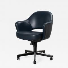 Eero Saarinen Saarinen Executive Arm Chair in Leather by Eero Saarinen for Knoll Swivel Base - 2592797